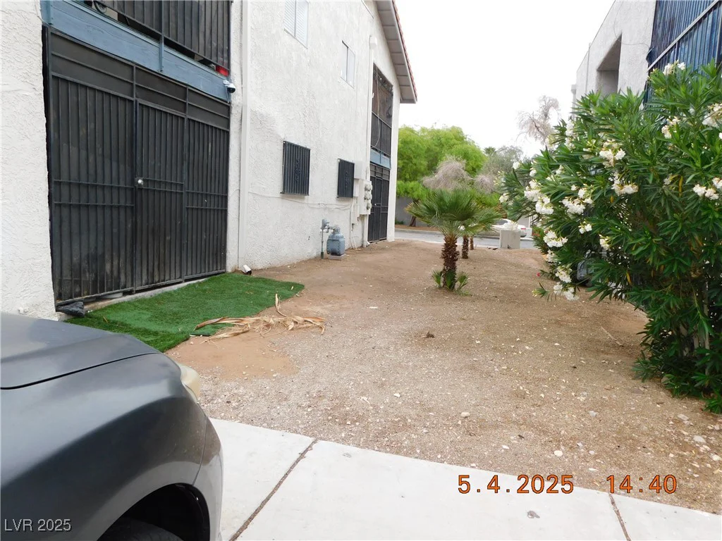 4663 Sand Creek, Las Vegas, NV 89103