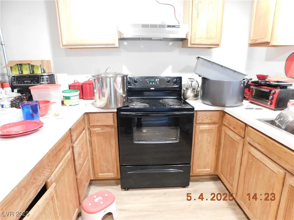 4663 Sand Creek, Las Vegas, NV 89103