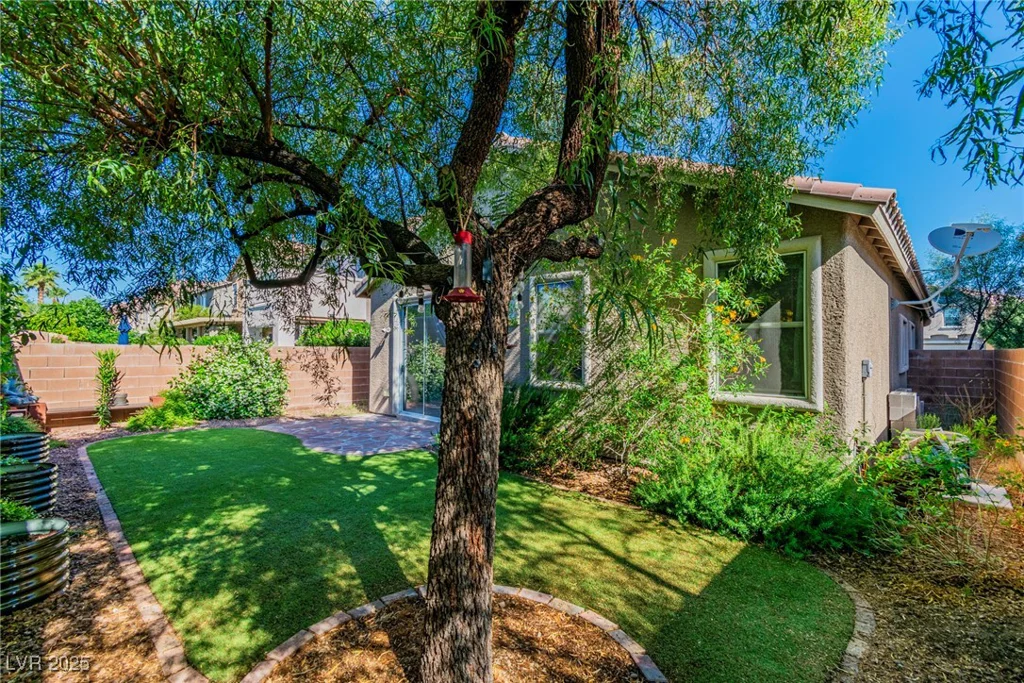 2409 Cockatiel, North Las Vegas, NV 89084