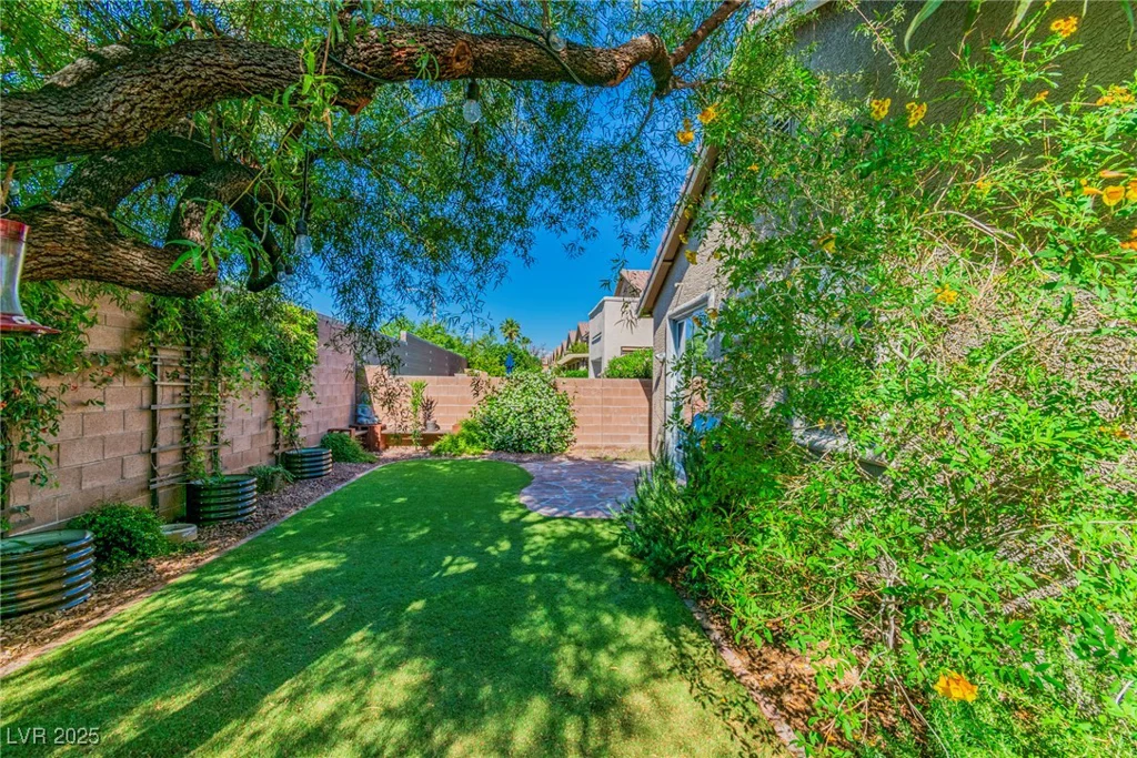 2409 Cockatiel, North Las Vegas, NV 89084