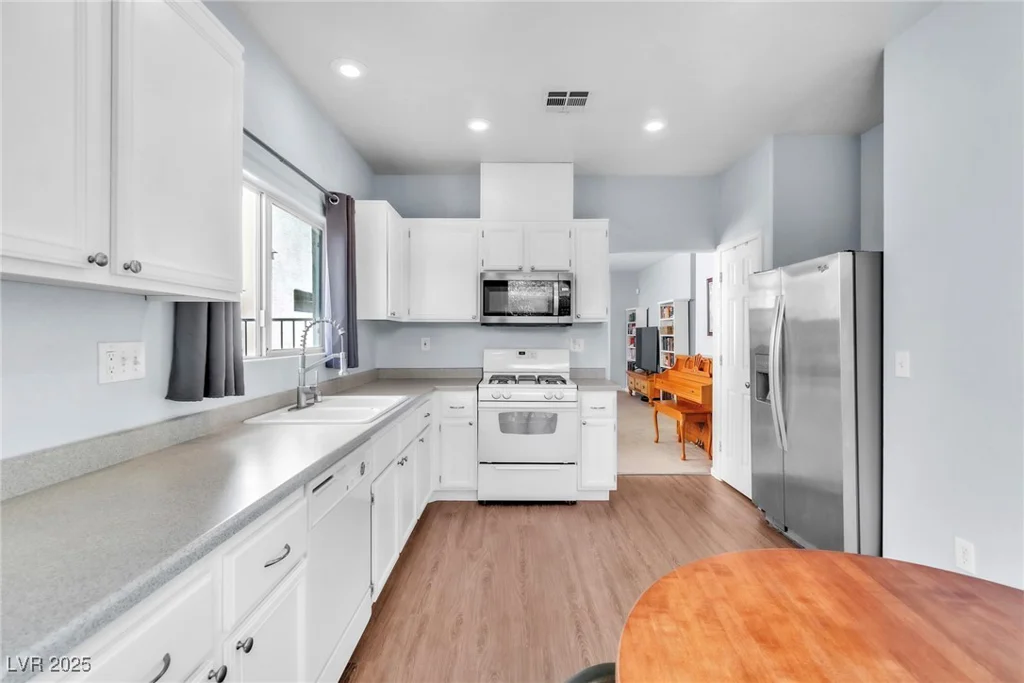 2409 Cockatiel, North Las Vegas, NV 89084