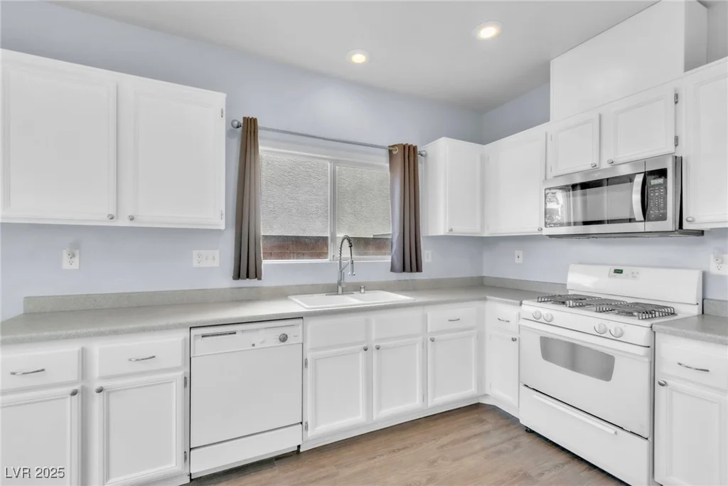 2409 Cockatiel, North Las Vegas, NV 89084