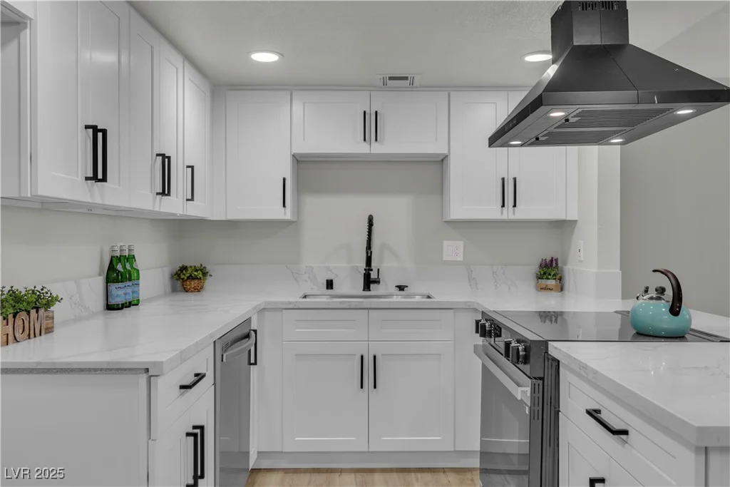 2461 Old Forge, Las Vegas, NV 89121