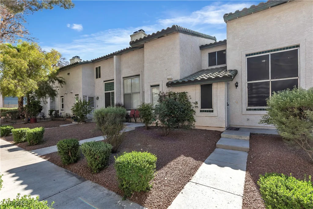 2461 Old Forge, Las Vegas, NV 89121