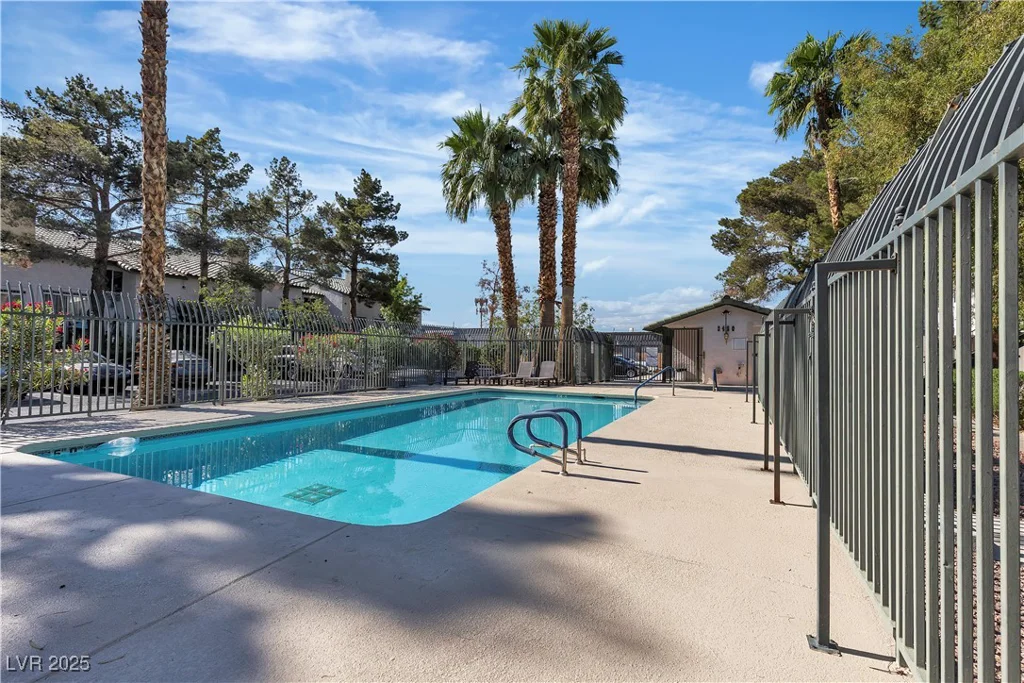 2461 Old Forge, Las Vegas, NV 89121