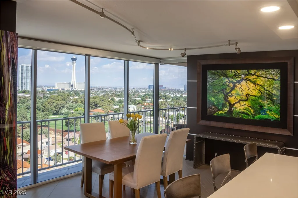 3111 Bel Air, Las Vegas, NV 89109