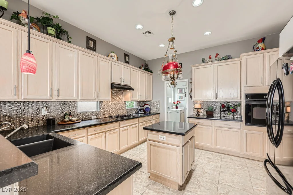 2110 King Mesa, Henderson, NV 89012