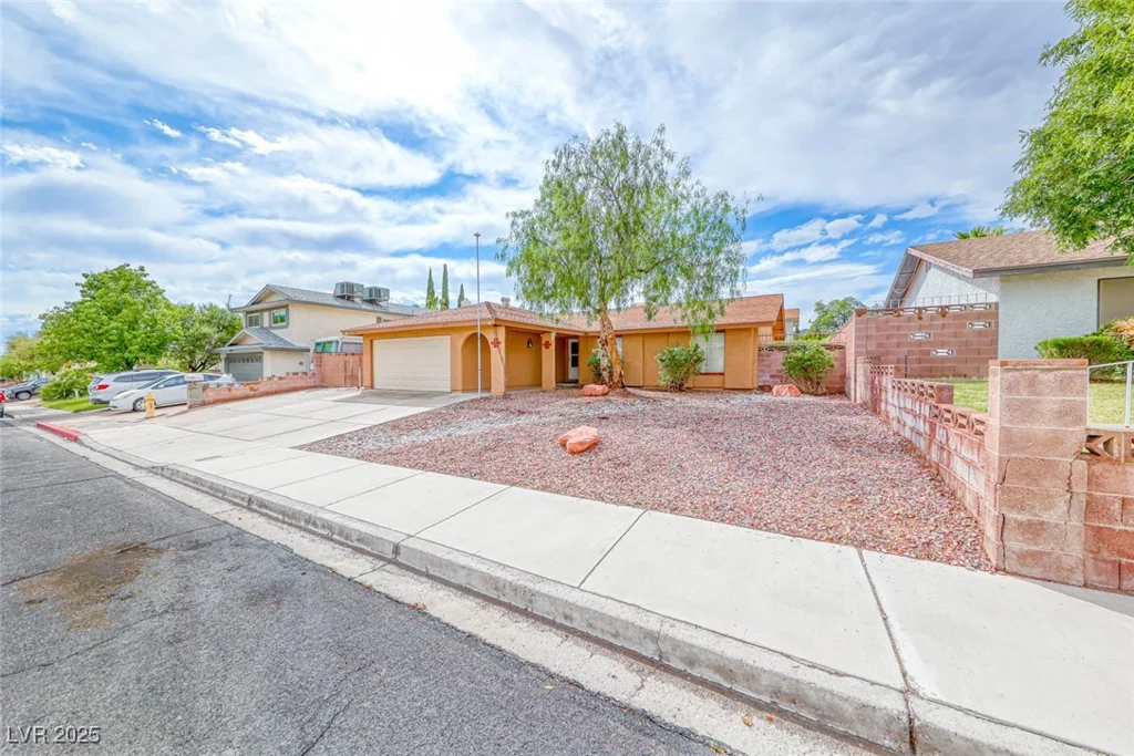 632 Arrayo, Boulder City, NV 89005