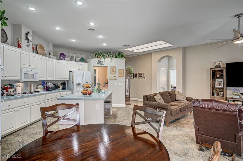 2939 Crown Bluffs, Las Vegas, NV 89117