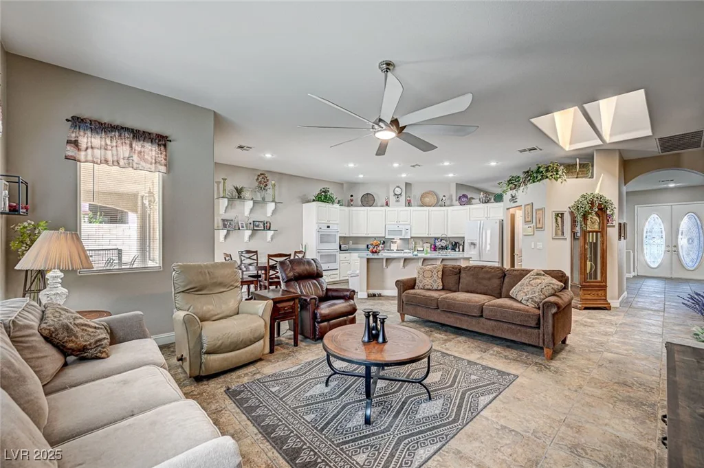 2939 Crown Bluffs, Las Vegas, NV 89117