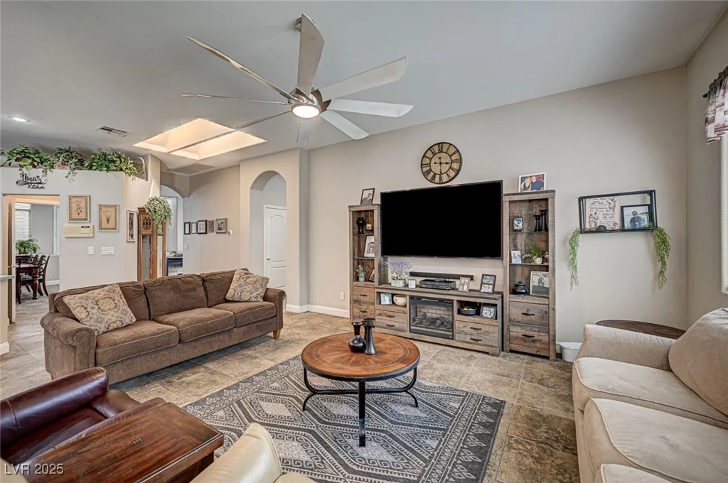 2939 Crown Bluffs, Las Vegas, NV 89117