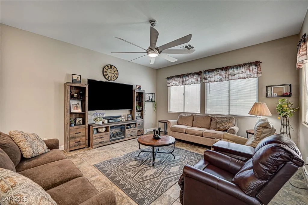 2939 Crown Bluffs, Las Vegas, NV 89117