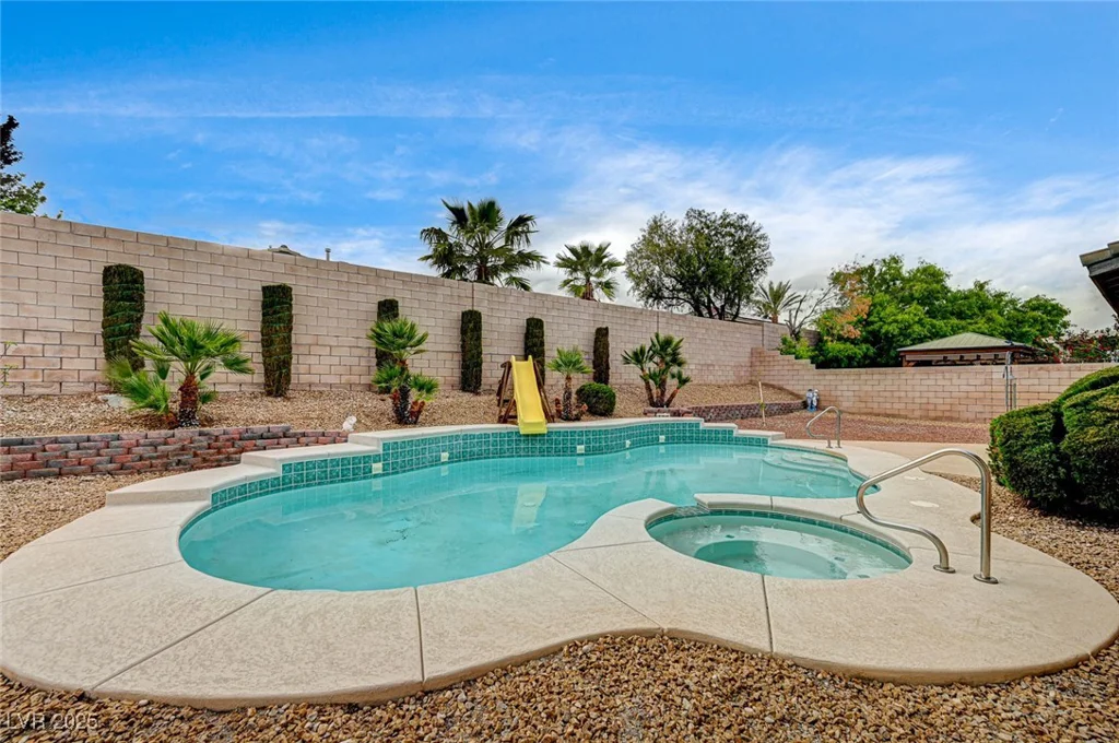 2939 Crown Bluffs, Las Vegas, NV 89117