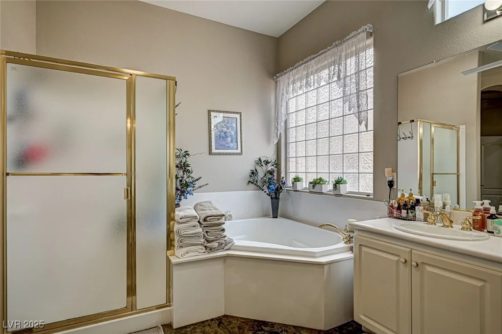 2939 Crown Bluffs, Las Vegas, NV 89117