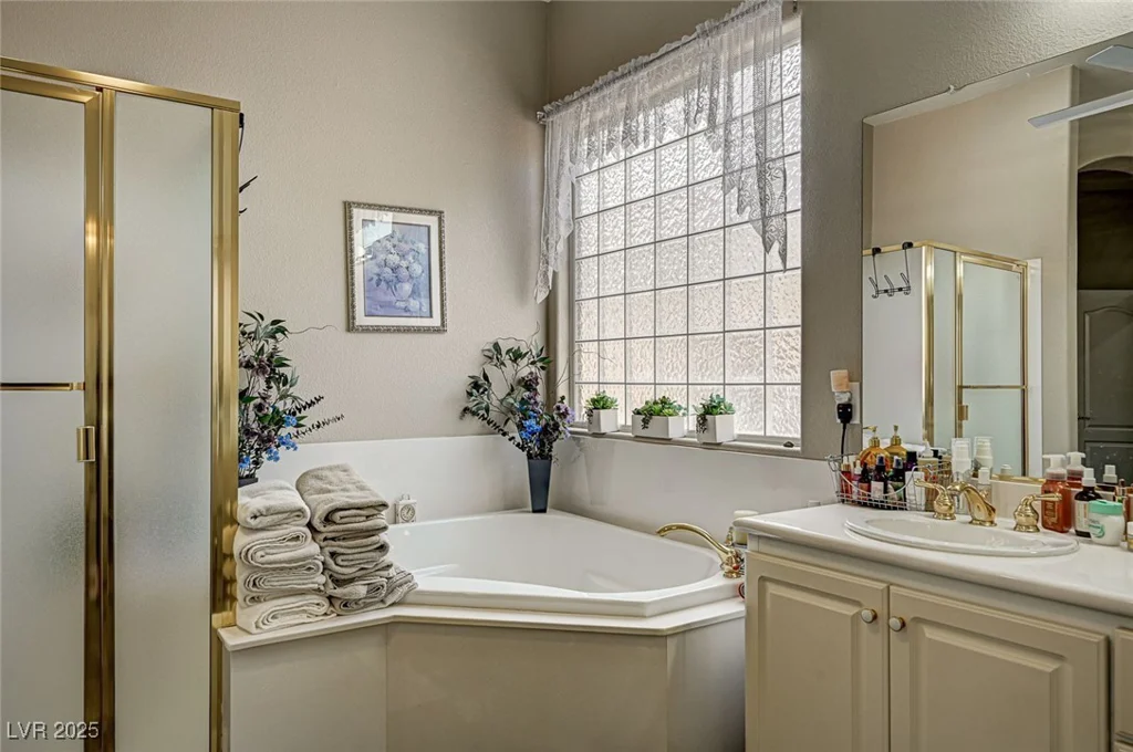 2939 Crown Bluffs, Las Vegas, NV 89117
