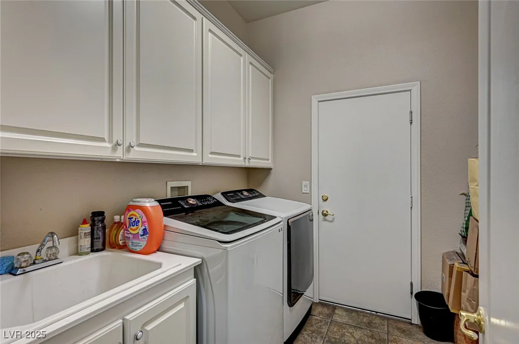 2939 Crown Bluffs, Las Vegas, NV 89117