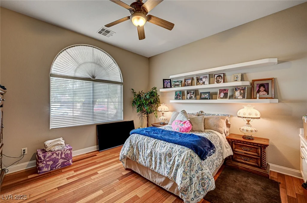 2939 Crown Bluffs, Las Vegas, NV 89117
