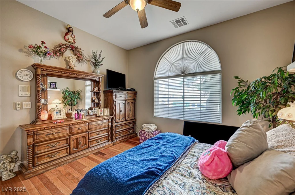 2939 Crown Bluffs, Las Vegas, NV 89117