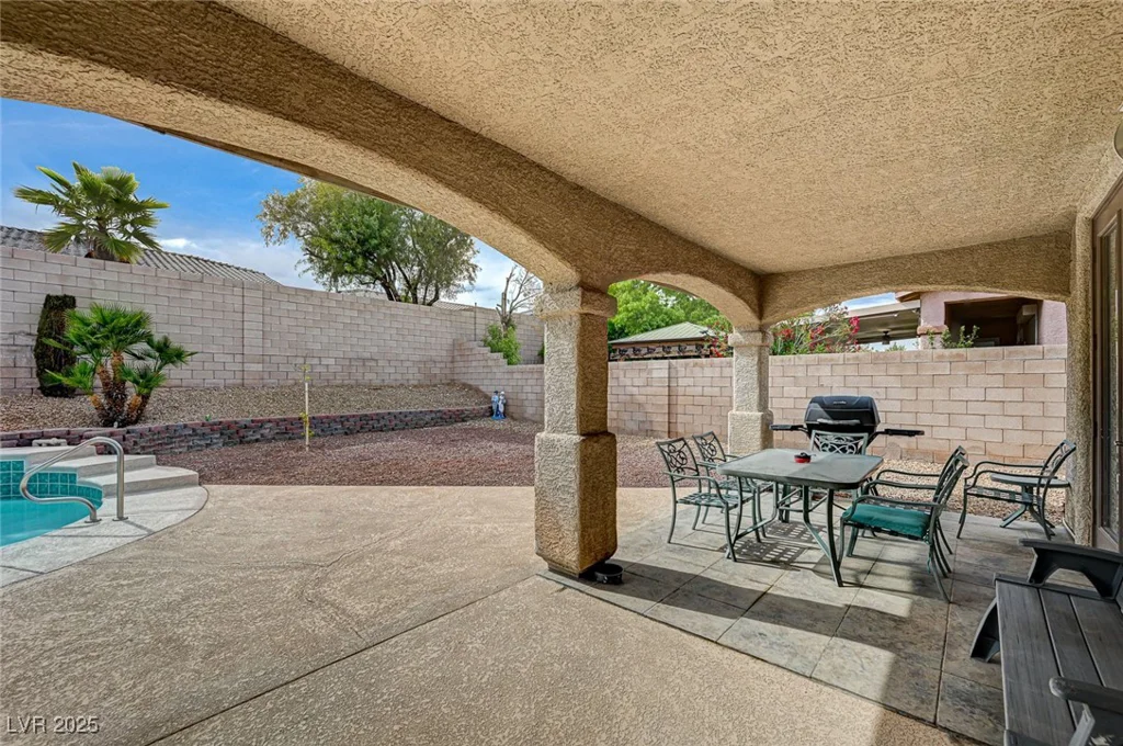 2939 Crown Bluffs, Las Vegas, NV 89117