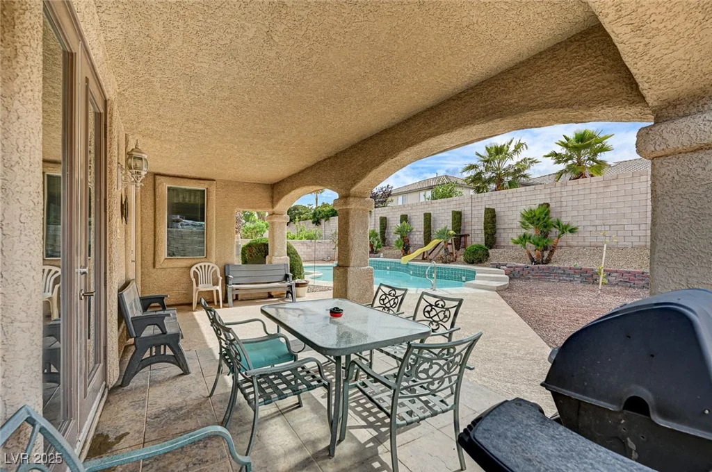 2939 Crown Bluffs, Las Vegas, NV 89117