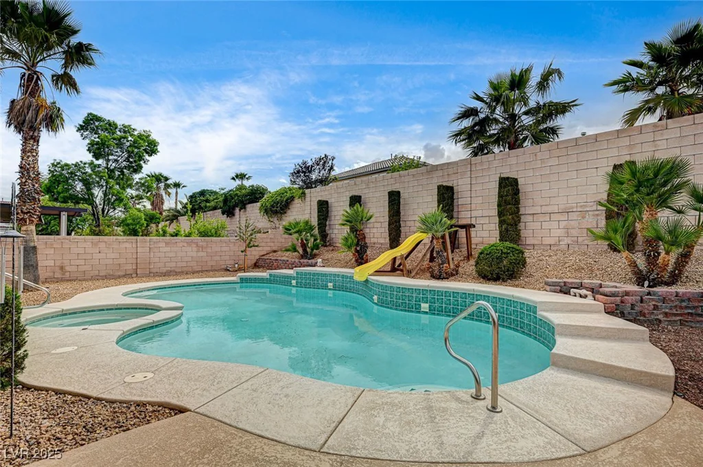 2939 Crown Bluffs, Las Vegas, NV 89117