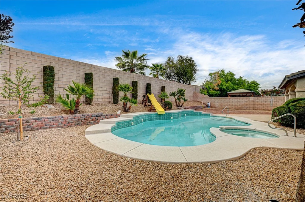 2939 Crown Bluffs, Las Vegas, NV 89117