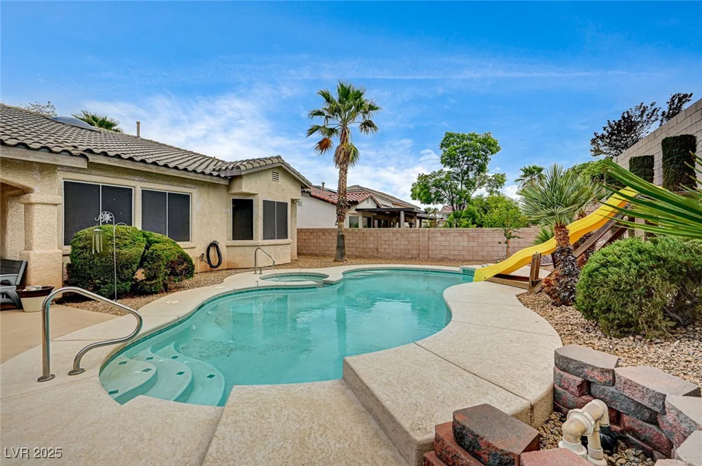 2939 Crown Bluffs, Las Vegas, NV 89117