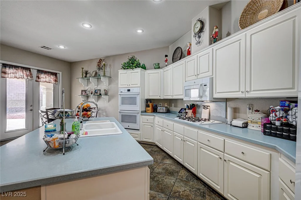 2939 Crown Bluffs, Las Vegas, NV 89117