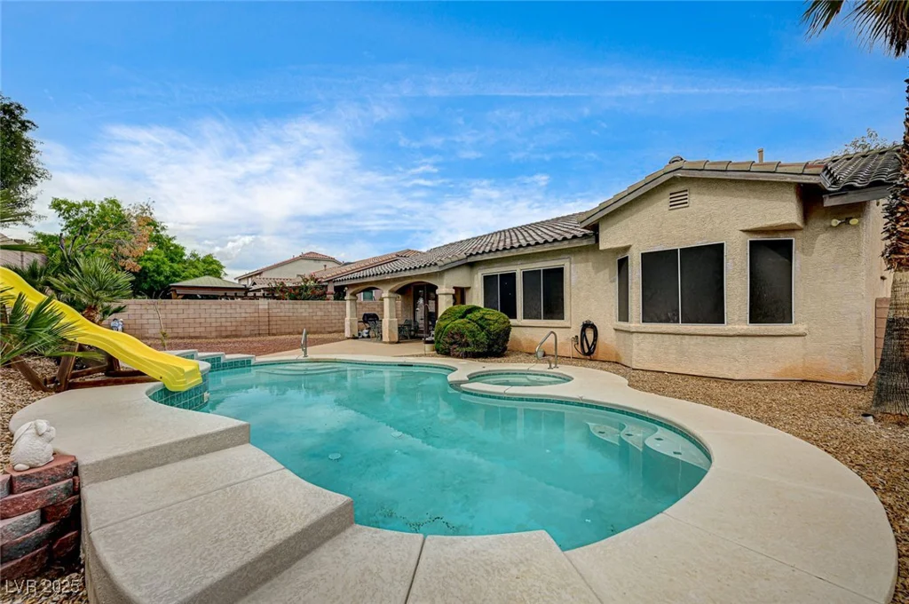 2939 Crown Bluffs, Las Vegas, NV 89117