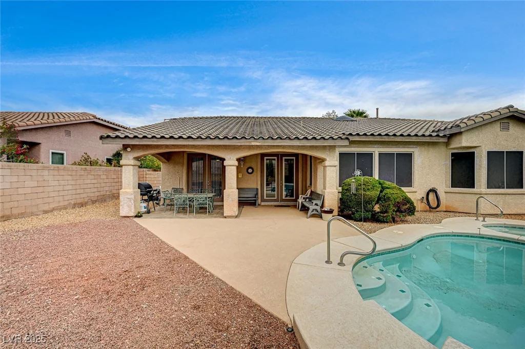 2939 Crown Bluffs, Las Vegas, NV 89117