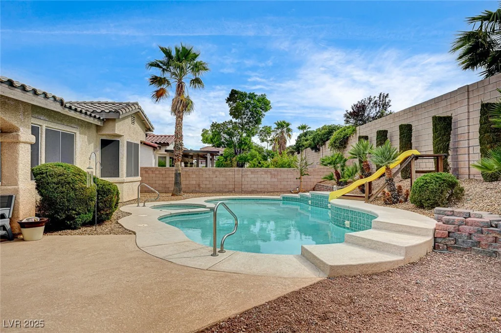 2939 Crown Bluffs, Las Vegas, NV 89117