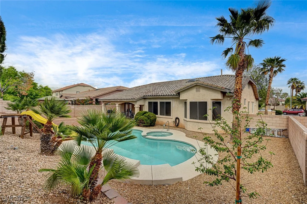 2939 Crown Bluffs, Las Vegas, NV 89117