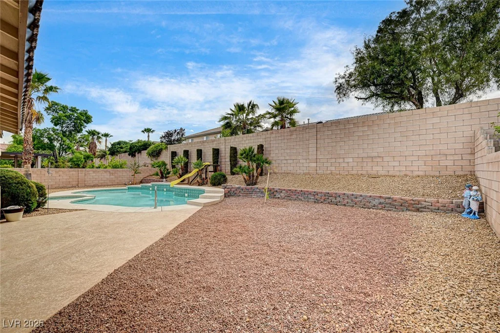 2939 Crown Bluffs, Las Vegas, NV 89117
