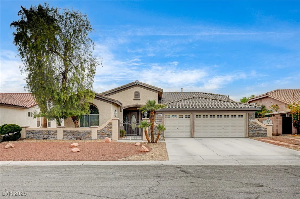 2939 Crown Bluffs, Las Vegas, NV 89117