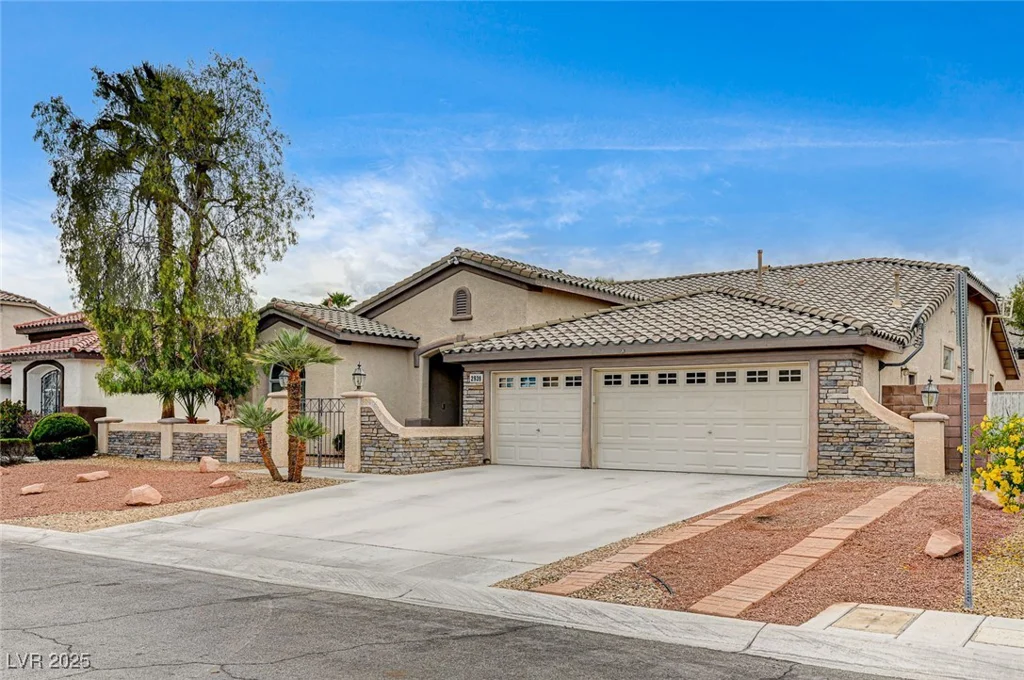 2939 Crown Bluffs, Las Vegas, NV 89117