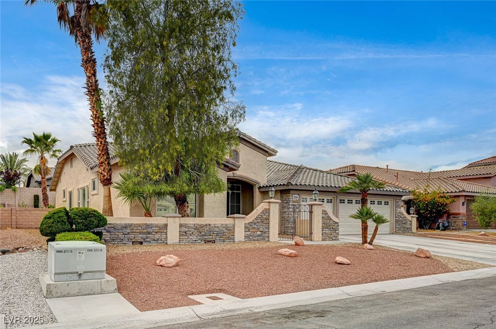 2939 Crown Bluffs, Las Vegas, NV 89117