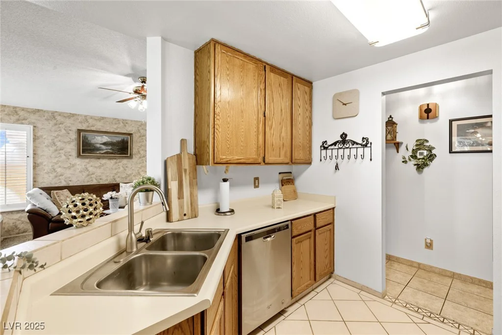 2708 Norbeck, Las Vegas, NV 89117