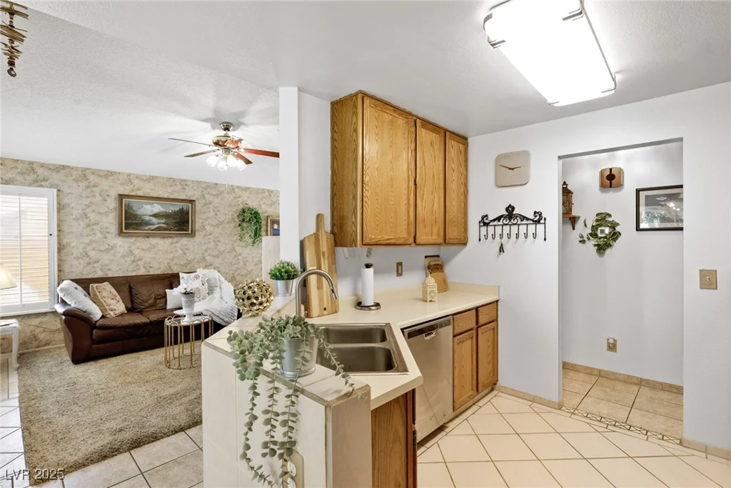 2708 Norbeck, Las Vegas, NV 89117