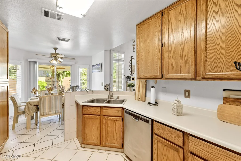 2708 Norbeck, Las Vegas, NV 89117