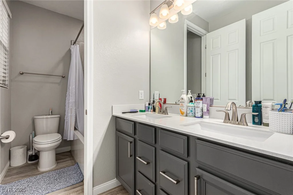 39 Castleton Tower, Henderson, NV 89011
