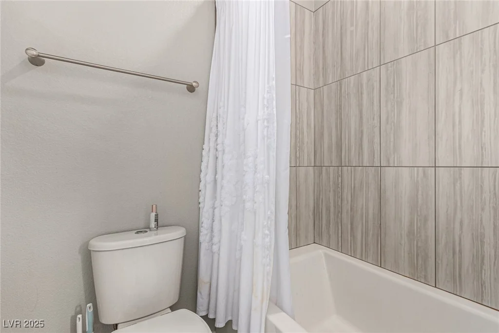 39 Castleton Tower, Henderson, NV 89011