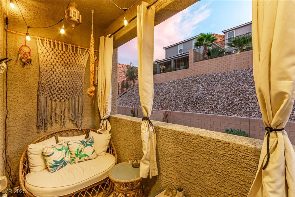 39 Castleton Tower, Henderson, NV 89011