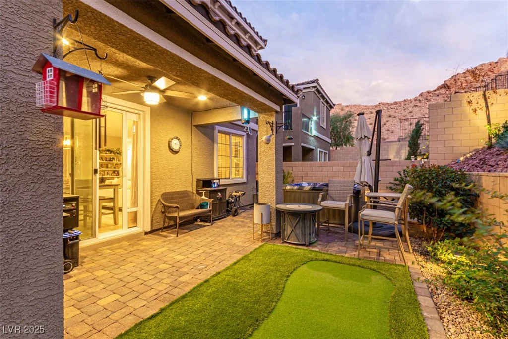 39 Castleton Tower, Henderson, NV 89011