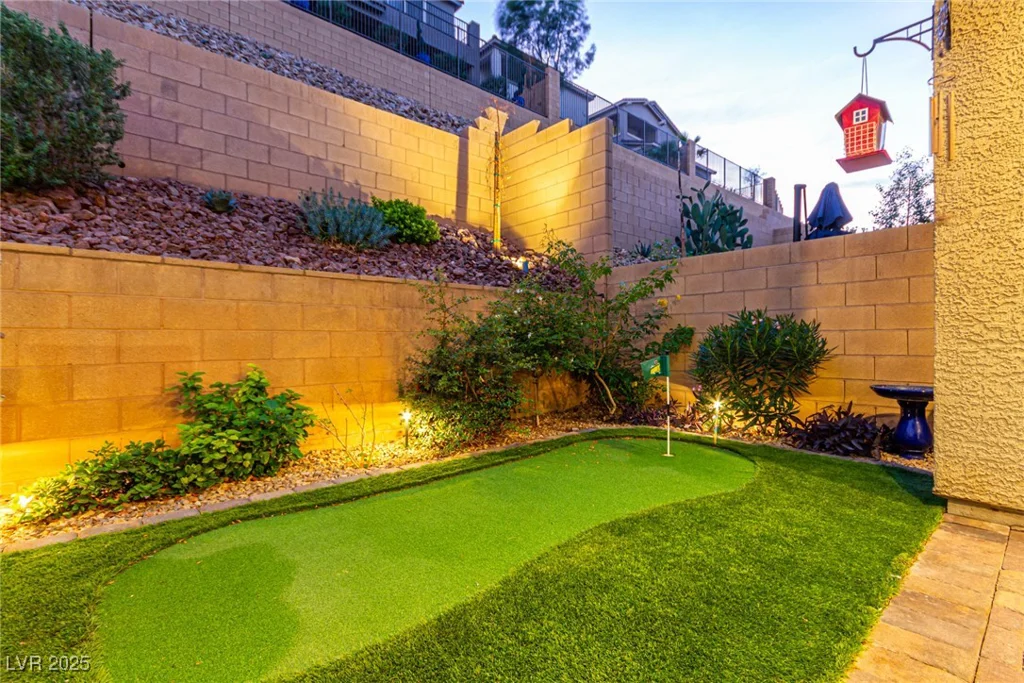 39 Castleton Tower, Henderson, NV 89011