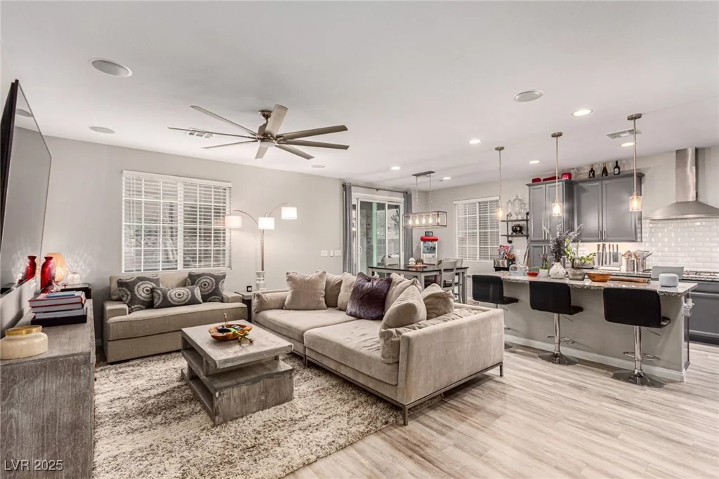 39 Castleton Tower, Henderson, NV 89011