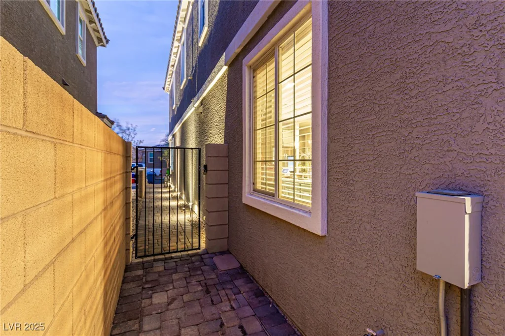39 Castleton Tower, Henderson, NV 89011