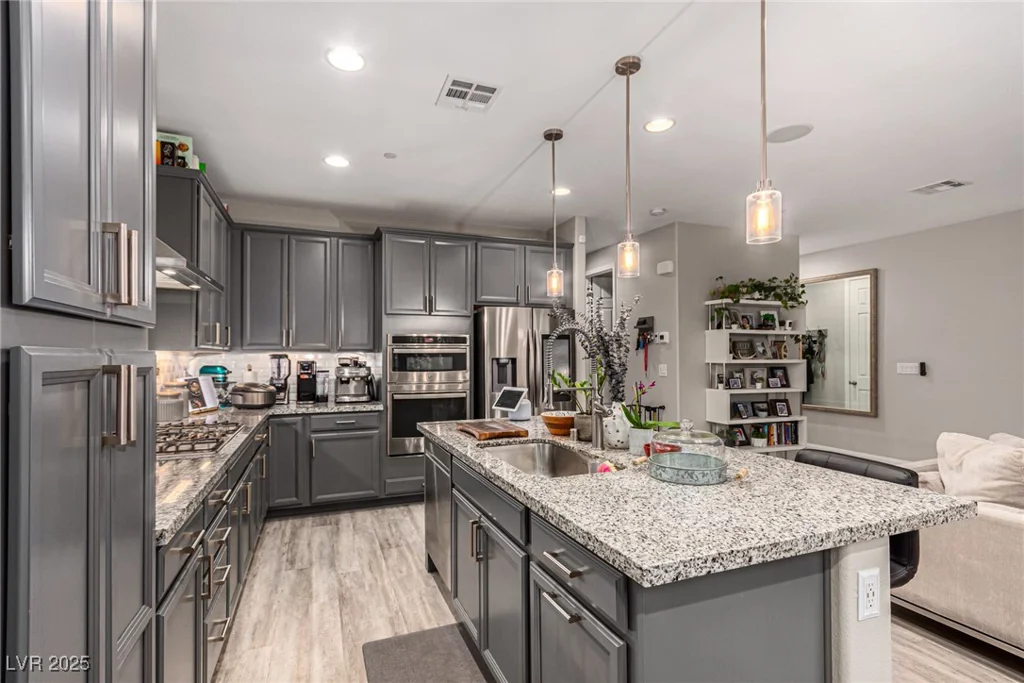 39 Castleton Tower, Henderson, NV 89011