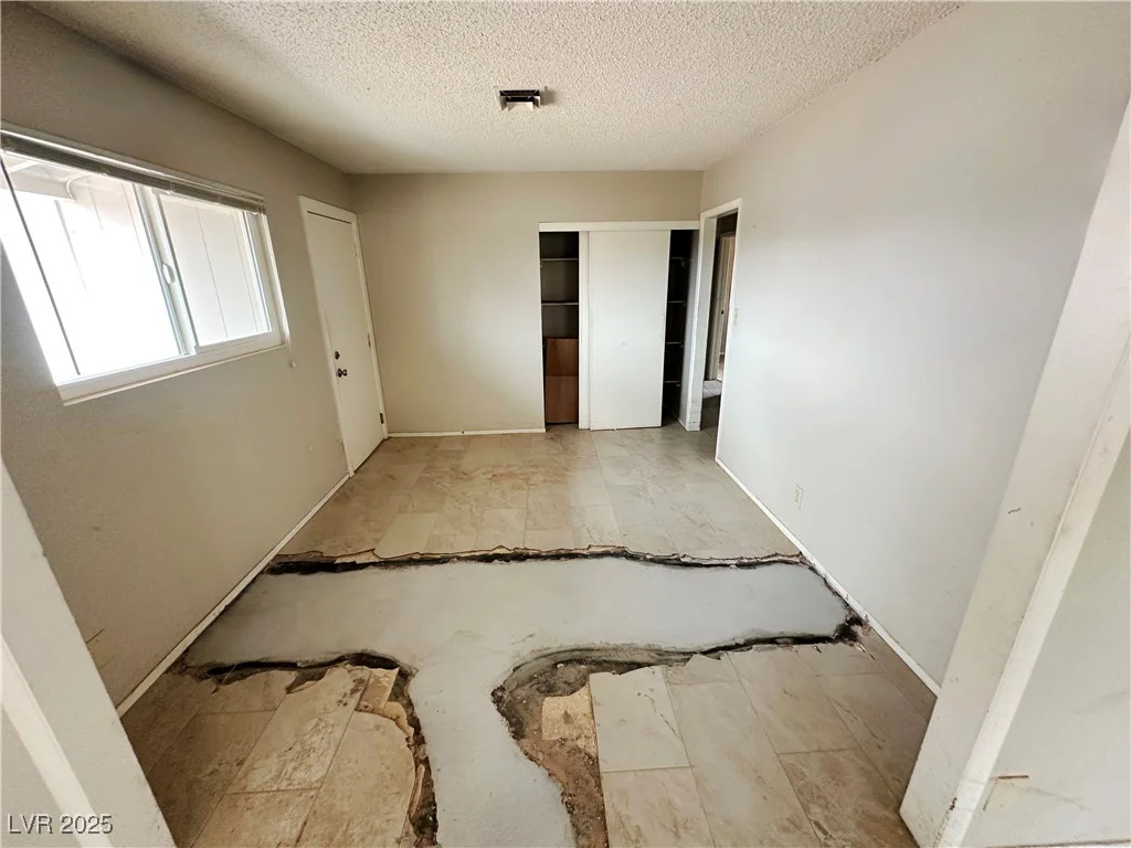 1004 Stone River, North Las Vegas, NV 89030
