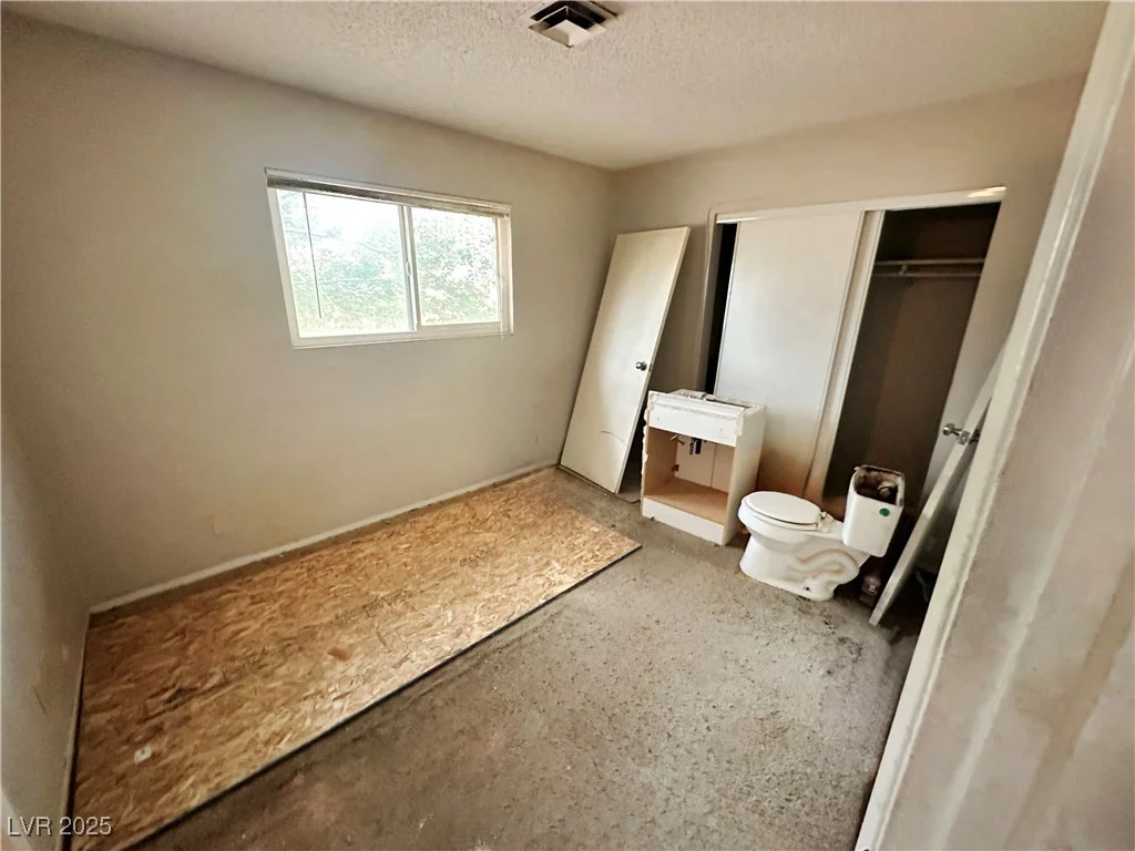 1004 Stone River, North Las Vegas, NV 89030