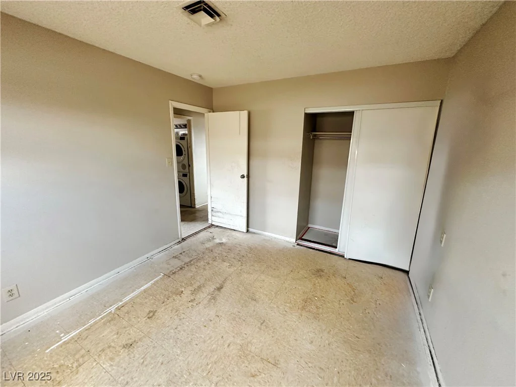 1004 Stone River, North Las Vegas, NV 89030